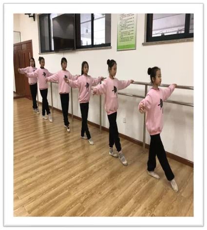 暖心暖胃 共創(chuàng)美好——珠海市教育局考察團赴金水區(qū)文化綠城小學考察午餐供餐工作